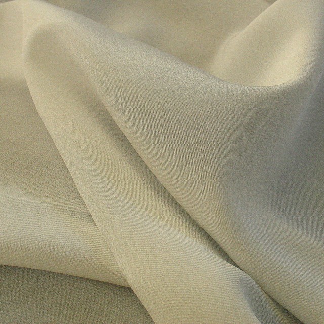 100% Seide Stoffe 18 mm. Crepe de Chine in Creme | Ansicht: 100% Seide Stoffe Crepe de Chine in Creme