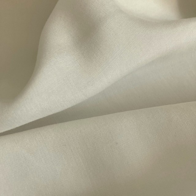 100% Lyocell-Tencel light plain weave in off-white | View: 100% Lyocell-Tencel light plain weave in off-white