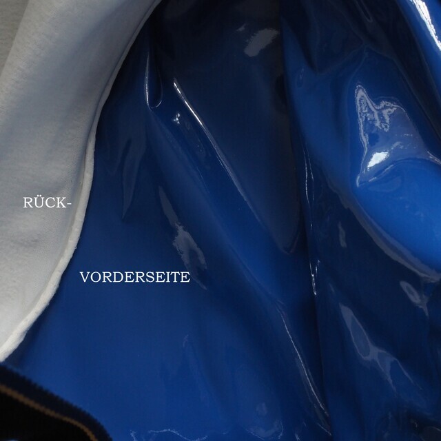 1460 - Wet Look soft Vinyl in Royal Blau mit Abseite in Weiß | Ansicht: Wet Look soft Vinyl mit Abseite - Farbe Royal Blau