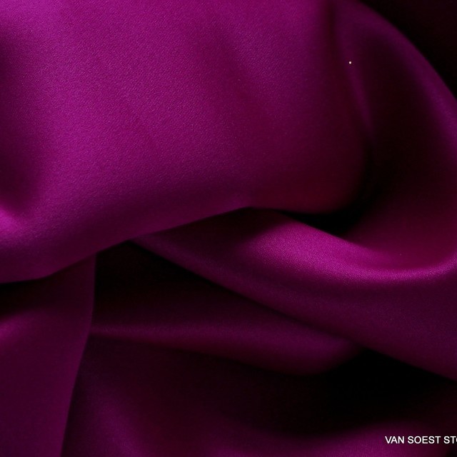 Magenta farbiger Vintage Luxus Satin | Ansicht: Magenta farbiger Vintage Luxus Satin