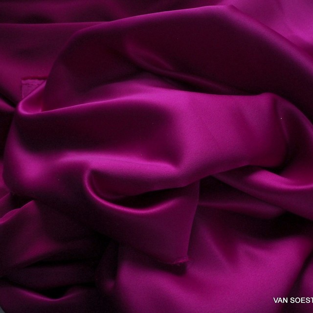 Magenta farbiger Vintage Luxus Satin | Ansicht: Magenta farbiger Vintage Luxus Satin