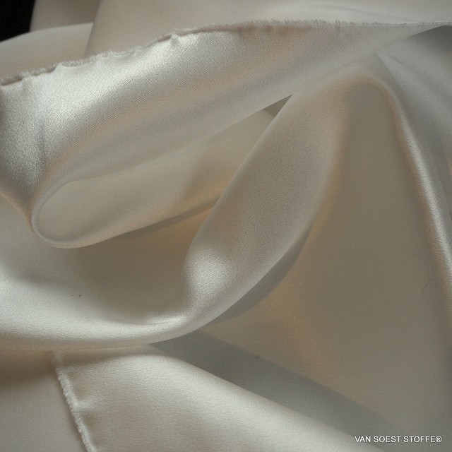 Silk satin in snow white | View: Silk satin in snow white