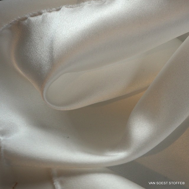 Silk satin in snow white | View: Silk satin in snow white