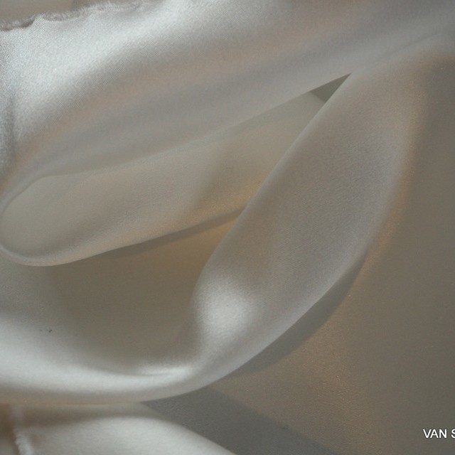 Silk satin in snow white | View: Silk satin in snow white