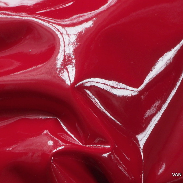 Wetlook soft vinyl with backside in color red | View: Stretch Wetlook soft vinyl with soft white backside in top color red